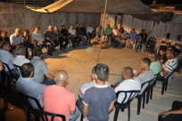 بالصور: اللجنة الشعبية في الرملة تقيم خيمة تضامنية مع عائلة الشمالي 